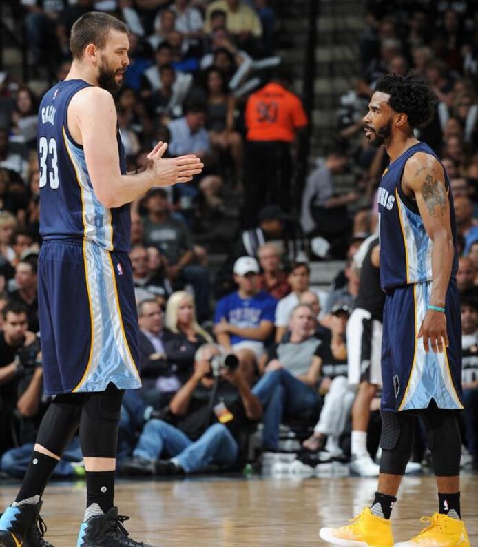 依旧保持着 依旧保持着